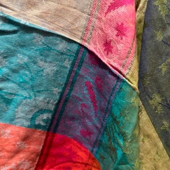 Bright Indian shawl w/gold/red/blue pattern and fringe - Picture 4 of 4